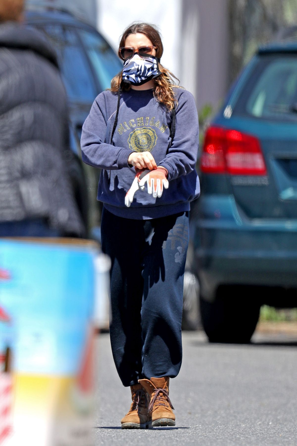 DREW BARRYMORE Out in The Hamptons 05/07/2020 - HawtCelebs