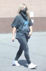 ELIZABETH BANKS Wearing a Mask Out in Los Angeles 05/23/2020