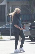 ELIZABETH BANKS Wearing a Mask Out in Los Angeles 05/23/2020