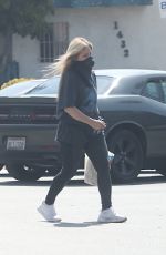 ELIZABETH BANKS Wearing a Mask Out in Los Angeles 05/23/2020