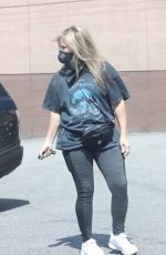 ELIZABETH BANKS Wearing a Mask Out in Los Angeles 05/23/2020