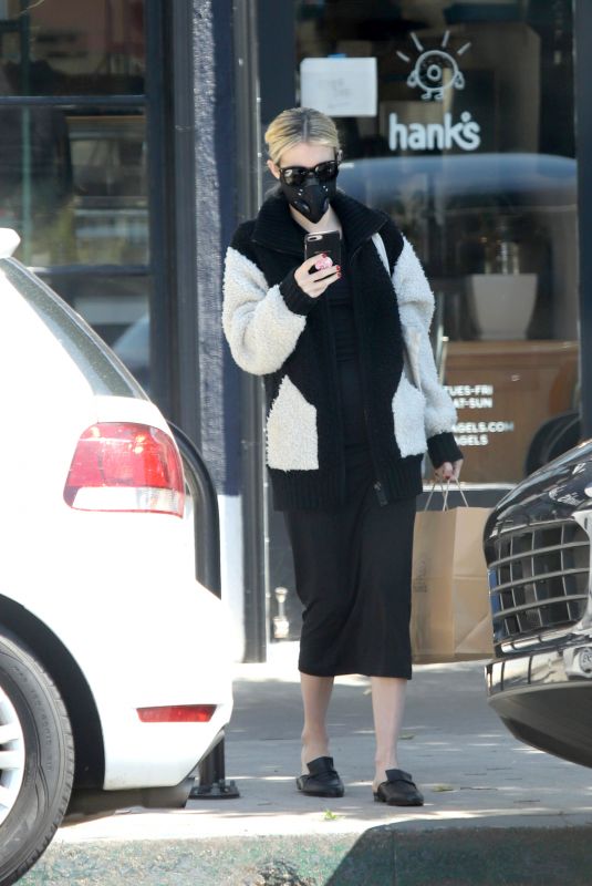 EMMA ROBERTS Picking Up Takeout in Los Angeles 05/20/2020