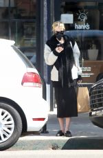 EMMA ROBERTS Picking Up Takeout in Los Angeles 05/20/2020