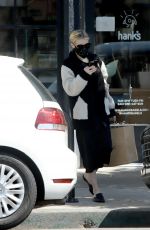 EMMA ROBERTS Picking Up Takeout in Los Angeles 05/20/2020