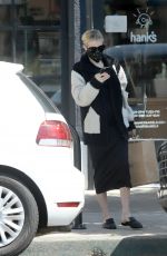 EMMA ROBERTS Picking Up Takeout in Los Angeles 05/20/2020