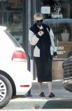 EMMA ROBERTS Picking Up Takeout in Los Angeles 05/20/2020