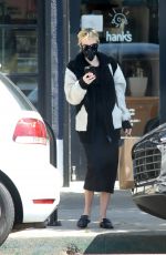 EMMA ROBERTS Picking Up Takeout in Los Angeles 05/20/2020