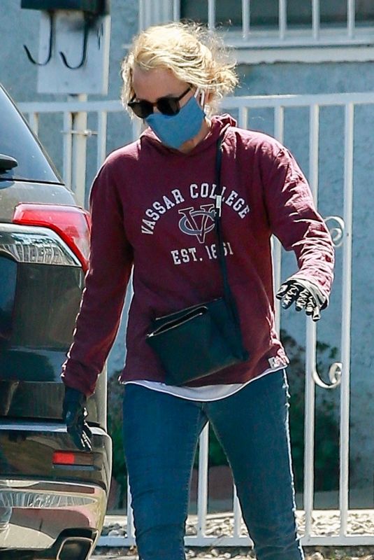 FELICITY HUFFMAN Wearing a Mask Out in Los Angeles 05/14/2020