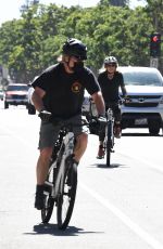 GOLDIE HAWN and Kurt RuOut for Bike Ride in Brentwood 05/21/2020
