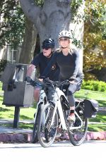 GOLDIE HAWN and Kurt RuOut for Bike Ride in Brentwood 05/21/2020