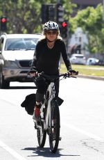 GOLDIE HAWN and Kurt RuOut for Bike Ride in Brentwood 05/21/2020