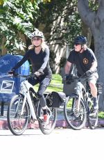 GOLDIE HAWN and Kurt RuOut for Bike Ride in Brentwood 05/21/2020