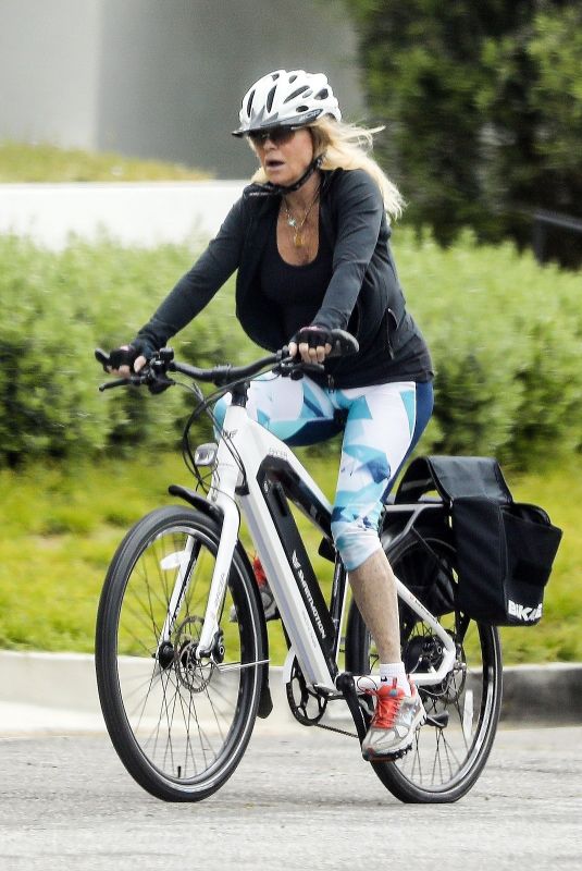 GOLDIE HAWN Out Riding a Bike in Los Angeles 05/19/2020