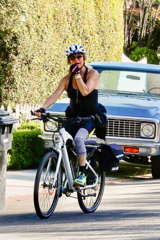 GOLDIE HAWN Riding a Bike Out in Pacific Palisades 05/04/2020
