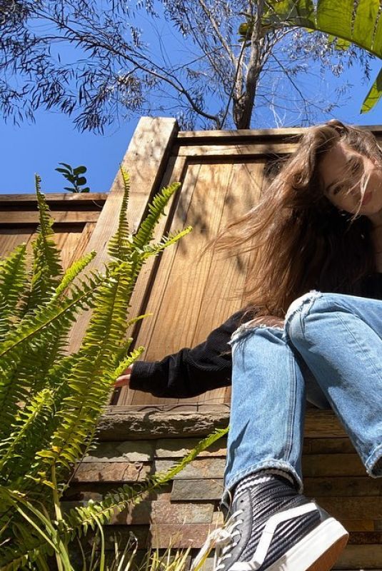 HAILEE STEINFELD - Instagram Photos 05/05/2020