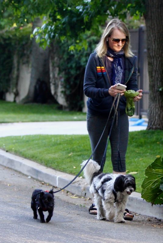 HELEN HUNT Out with her Dogs in Brentwood 05/11/2020