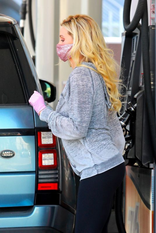HOLLY MADISON at a Gas Station in Los Angeles 05/28/2020
