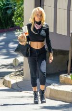 HOLLY MADISON Out and About in Los Angeles 05/14/2020