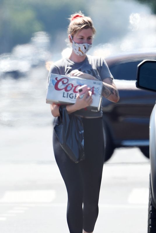 IRELAND BALDWIN Out Picking Beer in Los Angeles 05/01/2020