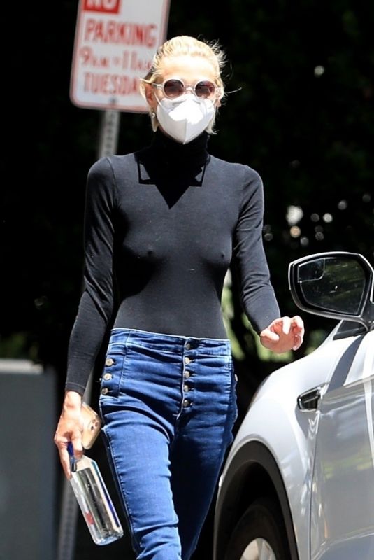 JAIME KING Arrives at Doctor