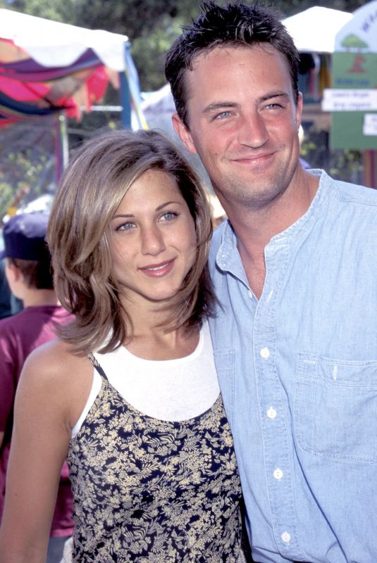 JENNIFER ANISTON and Matthew Perry at Pediatric Aids Foundation Annual Picnic 06/04/1995