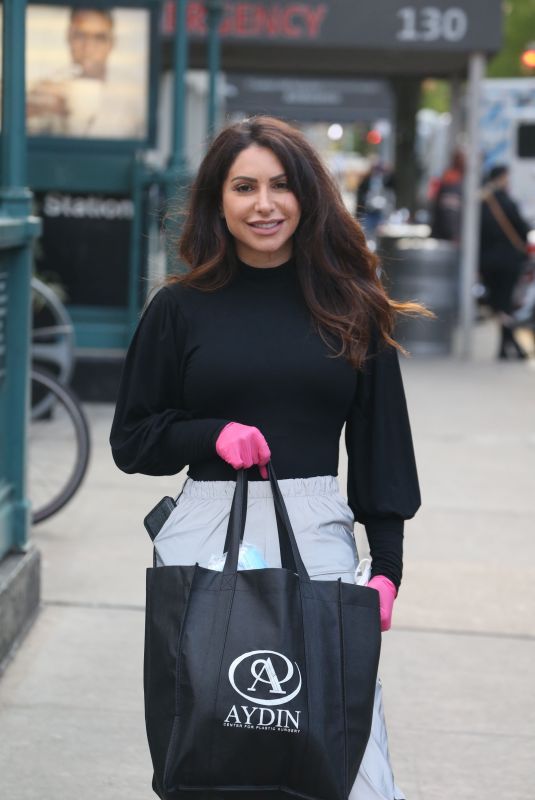 JENNIFER AYDIN Donates PPE to Lenox Hill Hospital in New York 05/05/2020