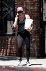 JENNIFER GARNER at Iin-N-Out Burger in Brentwood 05/17/2020