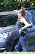 JENNIFER GARNER Out Jogging in Pacific Palisades 05/11/2020