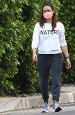 JENNIFER GARNER Wearing a Mask Out in Pacific Palisades 05/05/2020