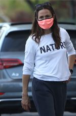 JENNIFER GARNER Wearing a Mask Out in Pacific Palisades 05/05/2020