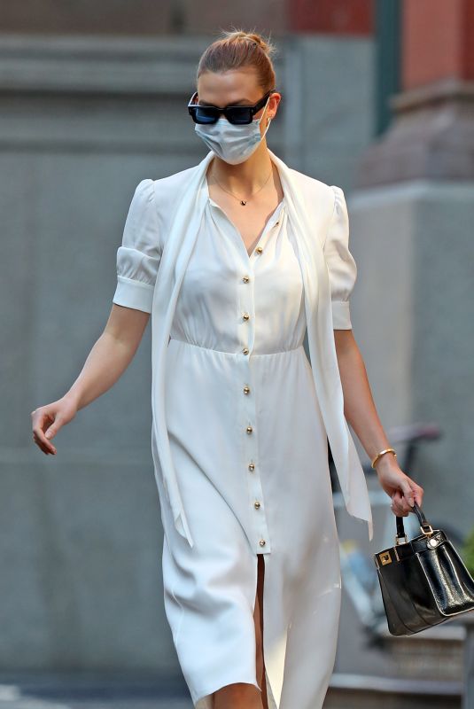 KARLIE KLOSS Wearing Mask Out in New York 05/12/2020