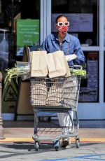 KELLY OWLAND Shopping at Gelson