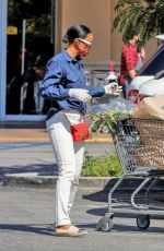 KELLY OWLAND Shopping at Gelson
