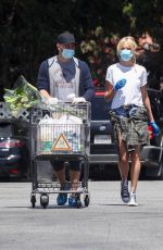 KIMBERLY STEWART Shopping at Bristol Farms in Beverly Hills 05/04/2020