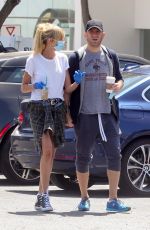 KIMBERLY STEWART Shopping at Bristol Farms in Beverly Hills 05/04/2020