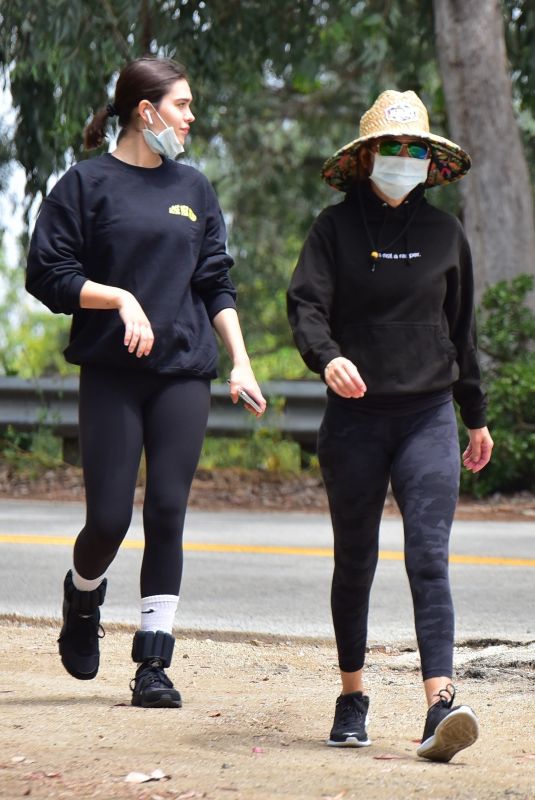 LISA RINNA and AMELIA HAMLIN Out Hiking in Beverly Hills 05/10/2020