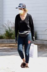 LISA RINNA Wearing Mask at Pressed Juicery in Los Angeles 04/30/2020