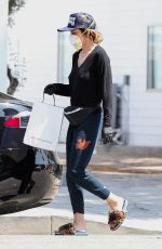 LISA RINNA Wearing Mask at Pressed Juicery in Los Angeles 04/30/2020