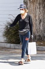 LISA RINNA Wearing Mask at Pressed Juicery in Los Angeles 04/30/2020
