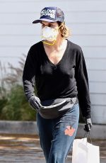 LISA RINNA Wearing Mask at Pressed Juicery in Los Angeles 04/30/2020