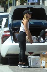 MENA SUVARI and Michael Hope Load Up Boxes at UPS Store in West Hollywood 05/06/2020