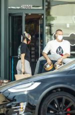 MILEY CYRUS Shopping for Pet Supplies in Los Angeles 05/17/2020