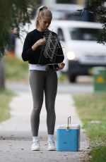 NATALIE ROSER Moving in Her New Home in Sydney 05/21/2020