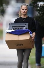 NATALIE ROSER Moving in Her New Home in Sydney 05/21/2020