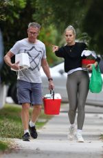 NATALIE ROSER Moving in Her New Home in Sydney 05/21/2020