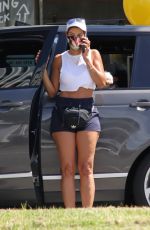 NICOLE MURPHY Wearing Mask at a Gas Station in Brentwood 05/07/2020