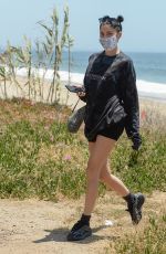NICOLE WILLIAMS Out Hiking at a Beach in Malibu 05/30/2020
