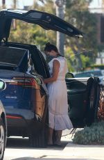 OLIVIA WILDE Out in Venice Beach 05/27/2020