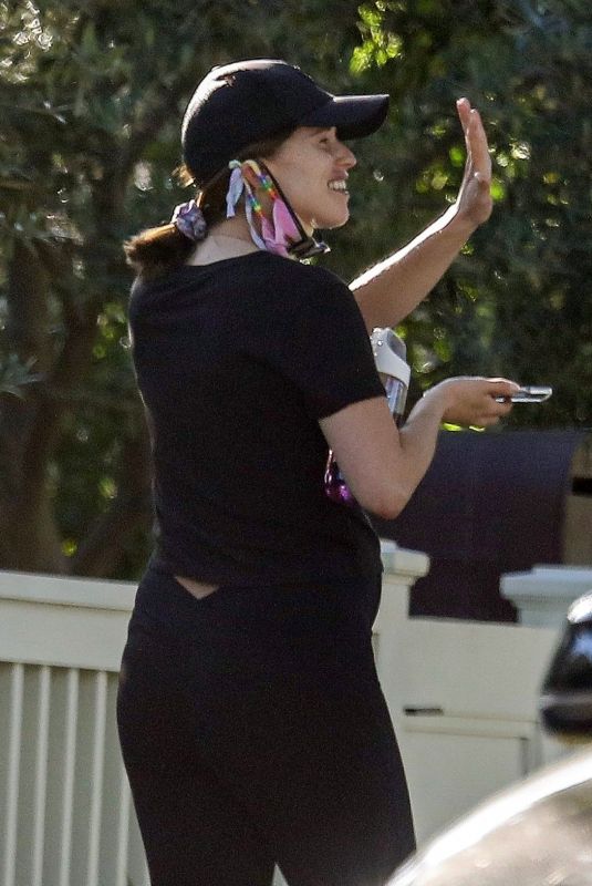 Pregnant KATHERINE CHWARZENEGGER Out and About in Los Angeles 05/19/2020