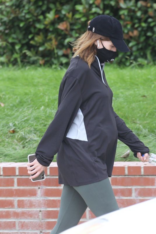 Pregnant KATHERINE CHWARZENEGGER Out and About in Los Angeles 05/27/2020